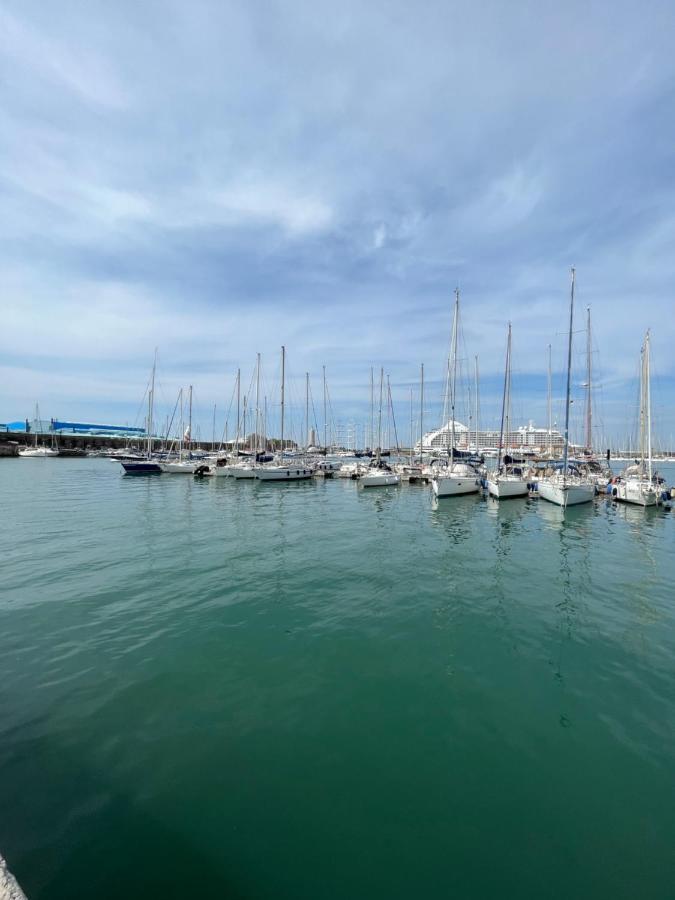 Kasia Porta Sul Mare Di Livorno Free Parking Buitenkant foto