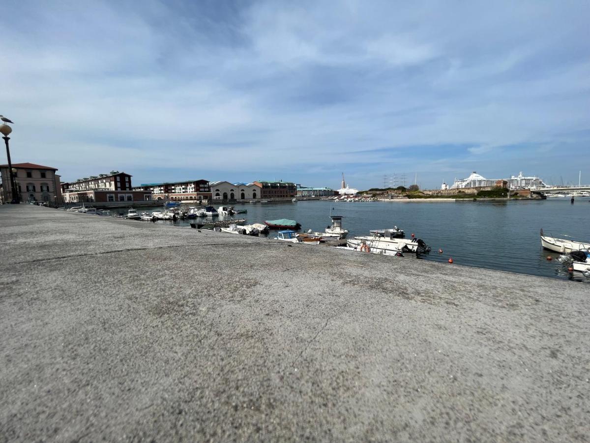 Kasia Porta Sul Mare Di Livorno Free Parking Buitenkant foto
